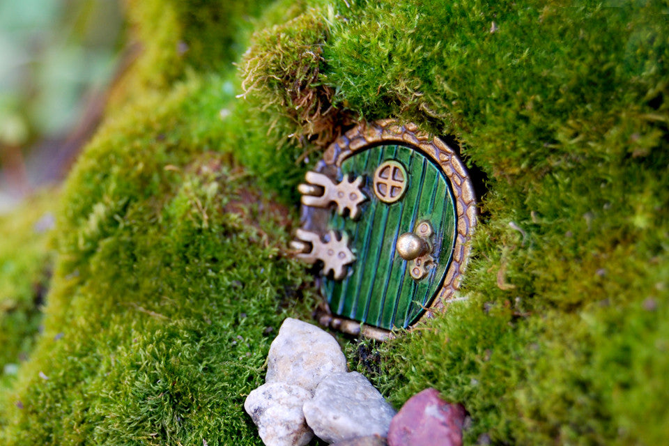Silver Bag End Hobbit Door Locket | Lord of the Rings Necklace | Hobbit Door Pendant | Green Door Locket - Enchanted Leaves - Nature Jewelry - Unique Handmade Gifts