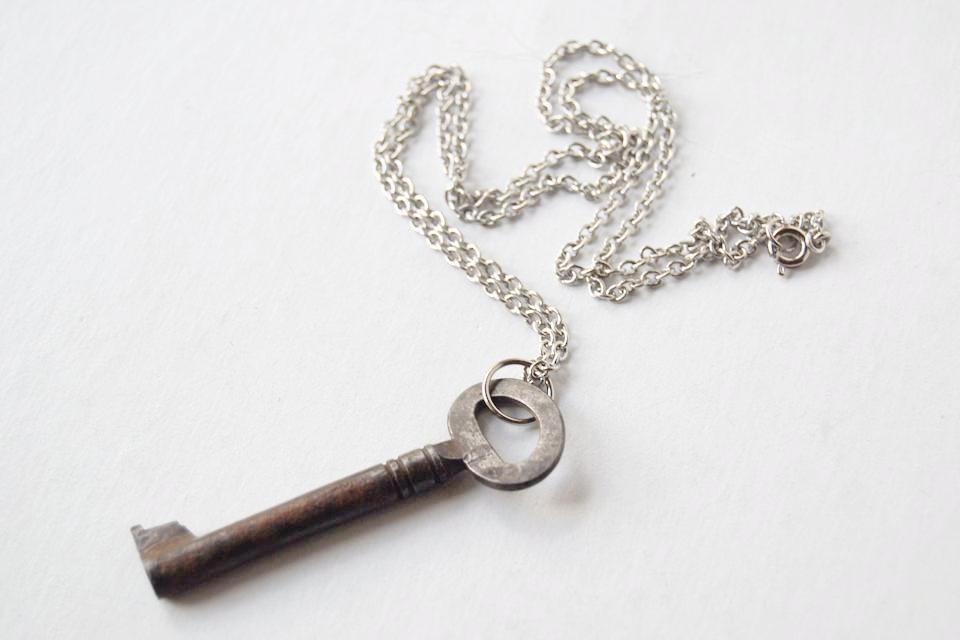 Antique Skeleton Key Necklace  | Key Pendant Necklace | Vintage Key Necklace - Enchanted Leaves - Nature Jewelry - Unique Handmade Gifts