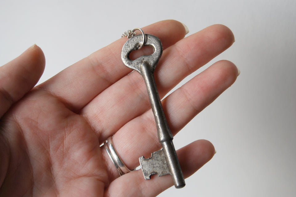 Antique Skeleton Key Necklace  | Key Pendant Necklace | Vintage Key Necklace - Enchanted Leaves - Nature Jewelry - Unique Handmade Gifts