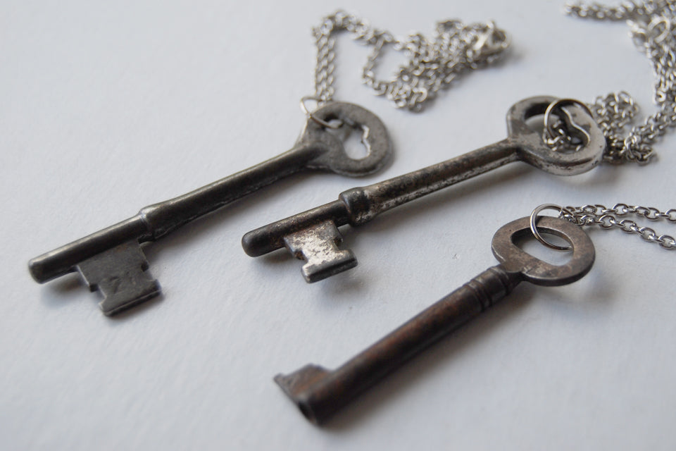 Antique Skeleton Key Necklace  | Key Pendant Necklace | Vintage Key Necklace - Enchanted Leaves - Nature Jewelry - Unique Handmade Gifts