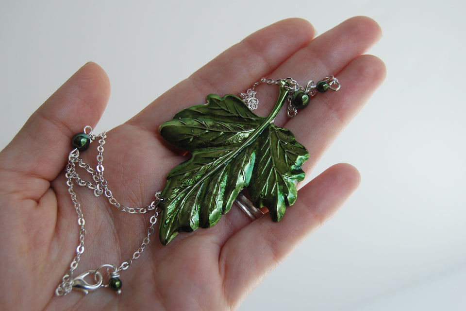 Leaves of Lórien | Green Ivy Leaf Necklace | Lord of the Rings Necklace | Forest Jewelry - Enchanted Leaves - Nature Jewelry - Unique Handmade Gifts