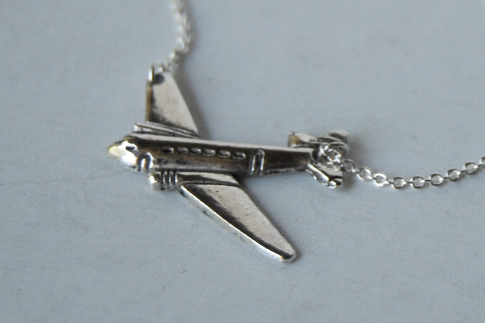 Airplane and pearls Necklace in silver